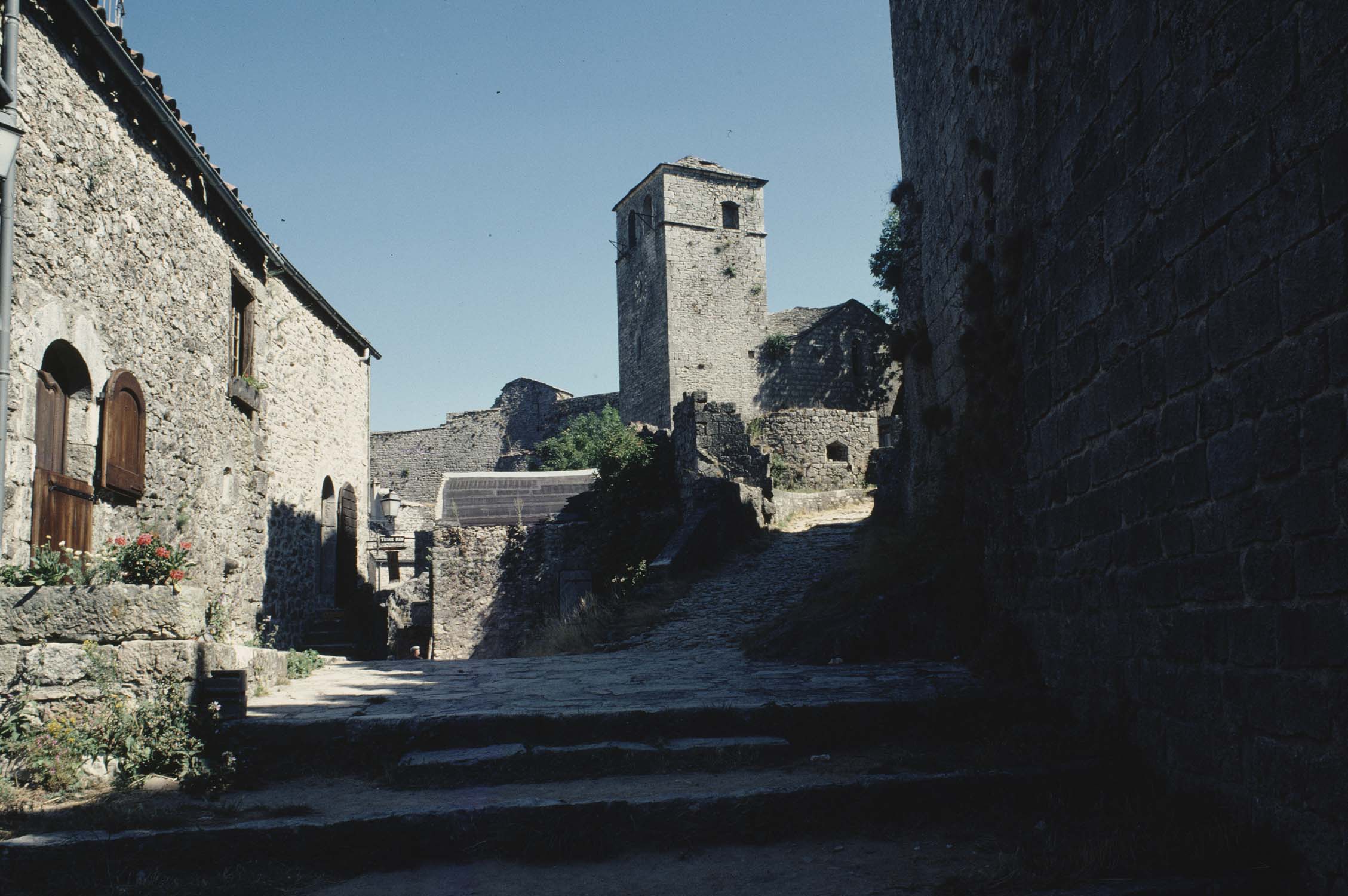 Église, vue à distance