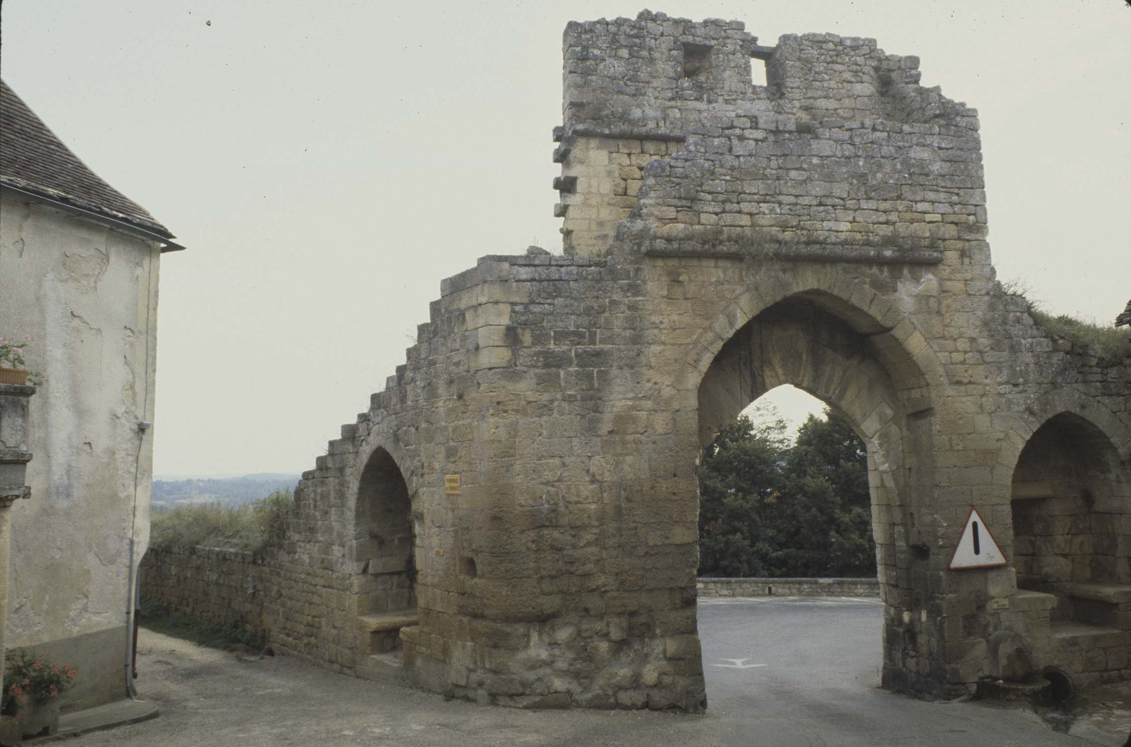 Porte sud : intérieur