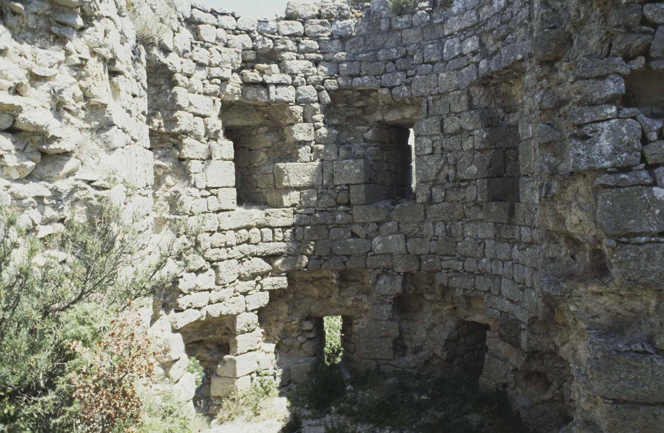 Mur et ouvertures, vue intérieure