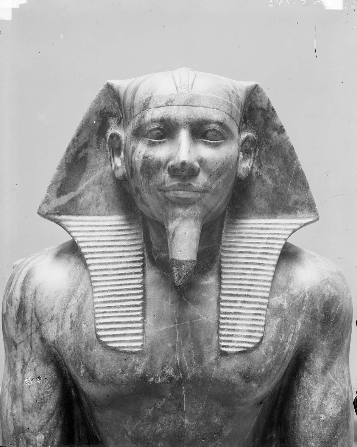Statue en diorite du roi Khephren assis : tête de face