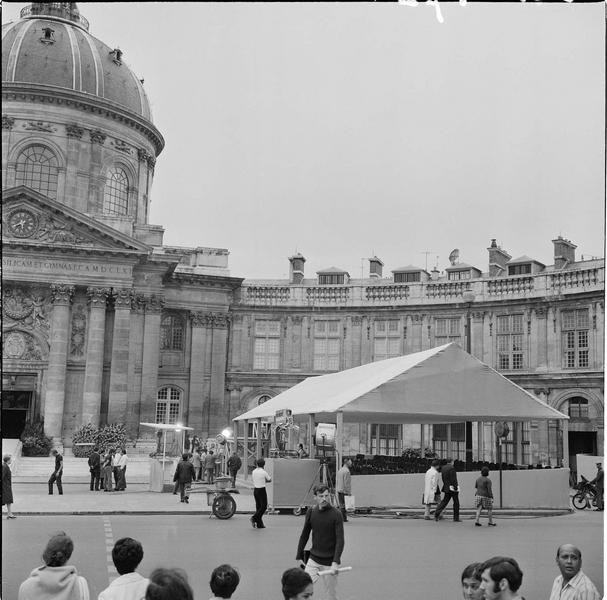 Hommage national à la mémoire de François Mauriac : préparation de la cérémonie, vue animée