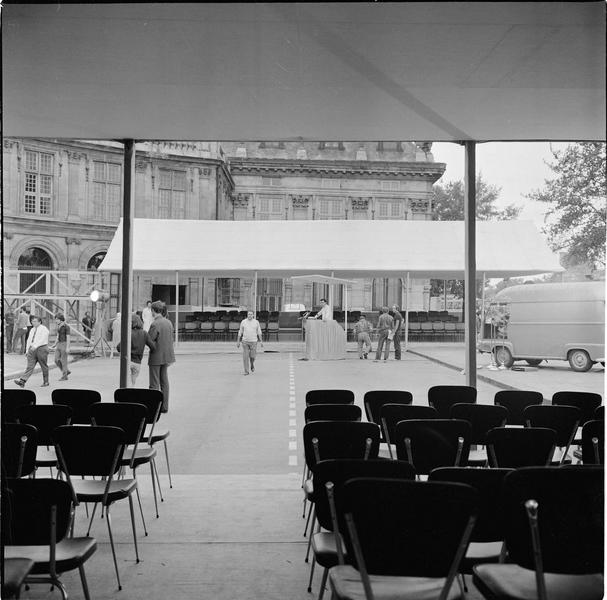 Hommage national à la mémoire de François Mauriac : préparation de la cérémonie, tribunes