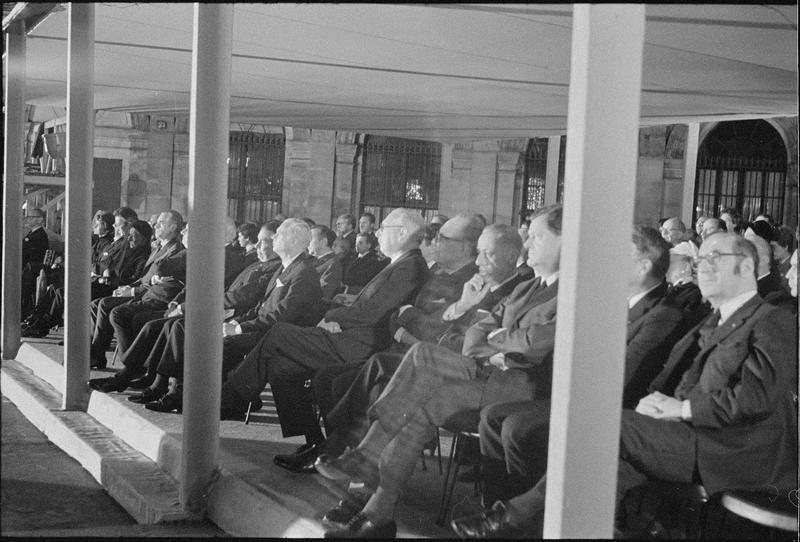 Hommage national à la mémoire de François Mauriac : tribune des invités durant la cérémonie