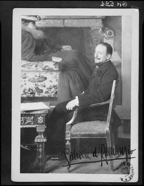 Portrait de profil de Gabriele d'Annunzio et Eleonora Duse assis dans un intérieur