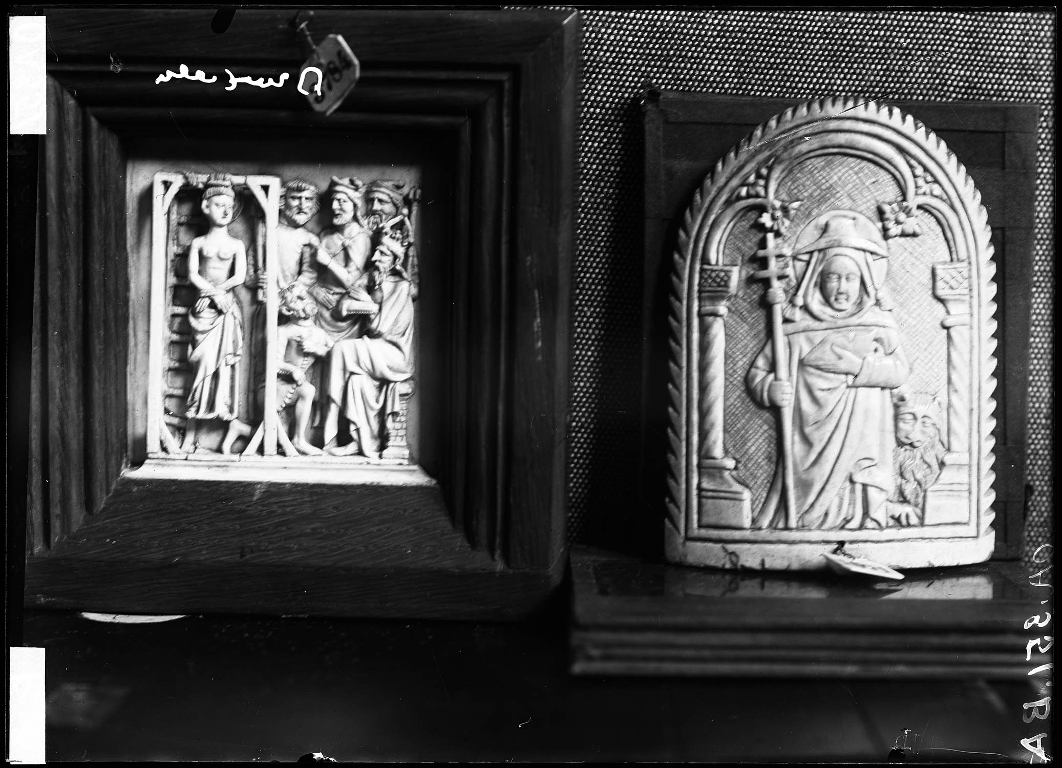 Martyre d'une sainte, ivoire genre XIVème, Baiser de paix, saint Gérome, ivoire