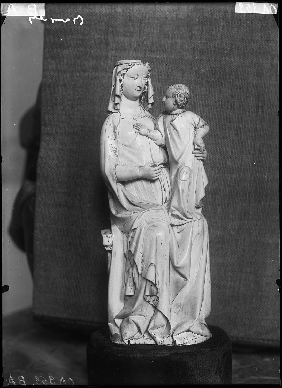 Groupe, la Vierge et l'Enfant, ivoire