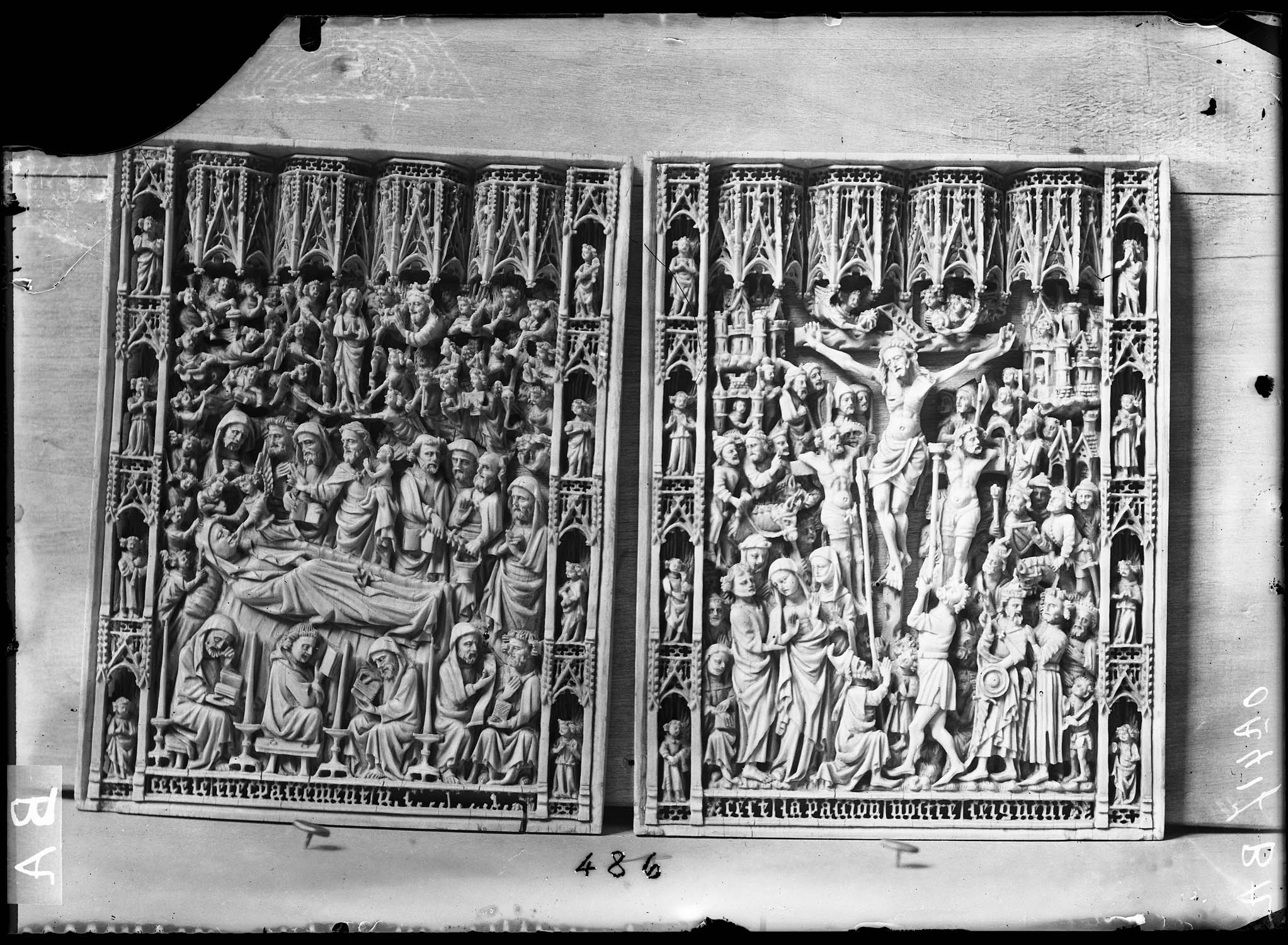 Diptyque ajouré, la Crucifixion, La mort de la Vierge, ivoire, France