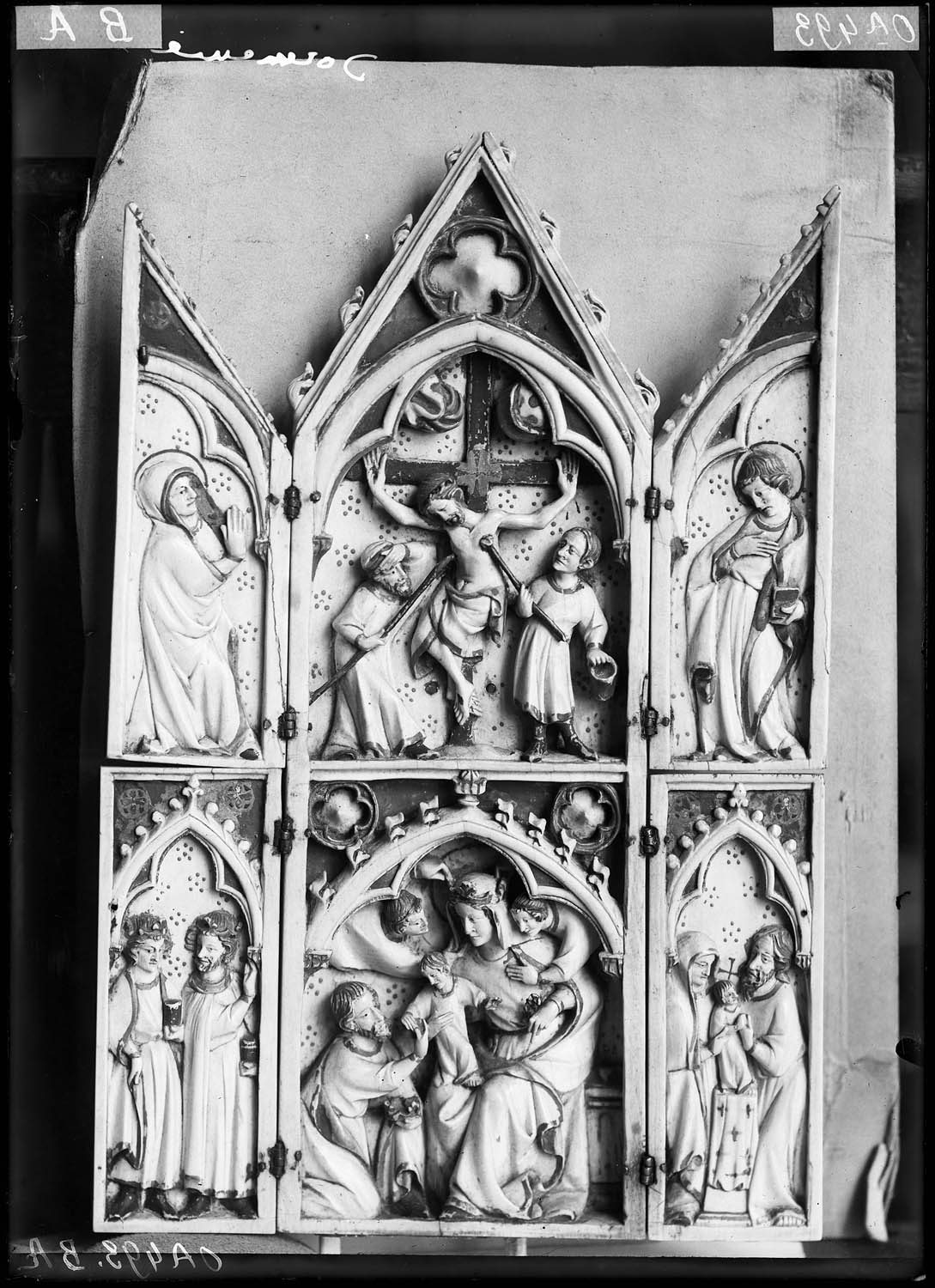 Triptyque ivoire, scènes de l'enfance et de la Passion du Christ