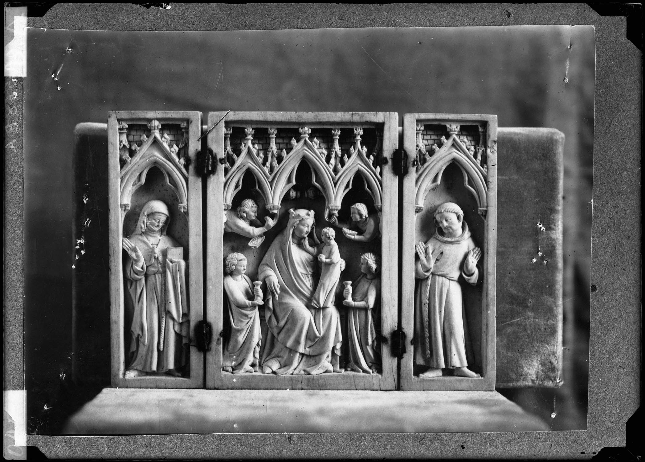 Triptyque, Vierge glorieuse, anges et saints, ivoire