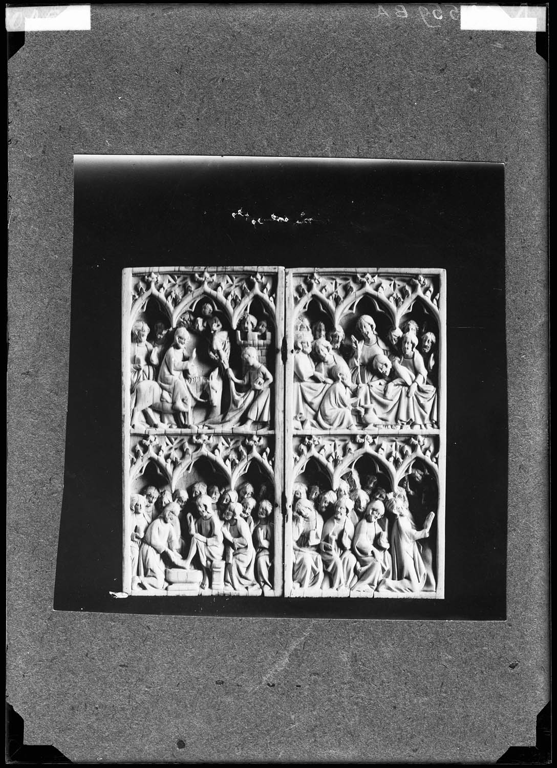 Diptyque, scène de la Passion, ivoire