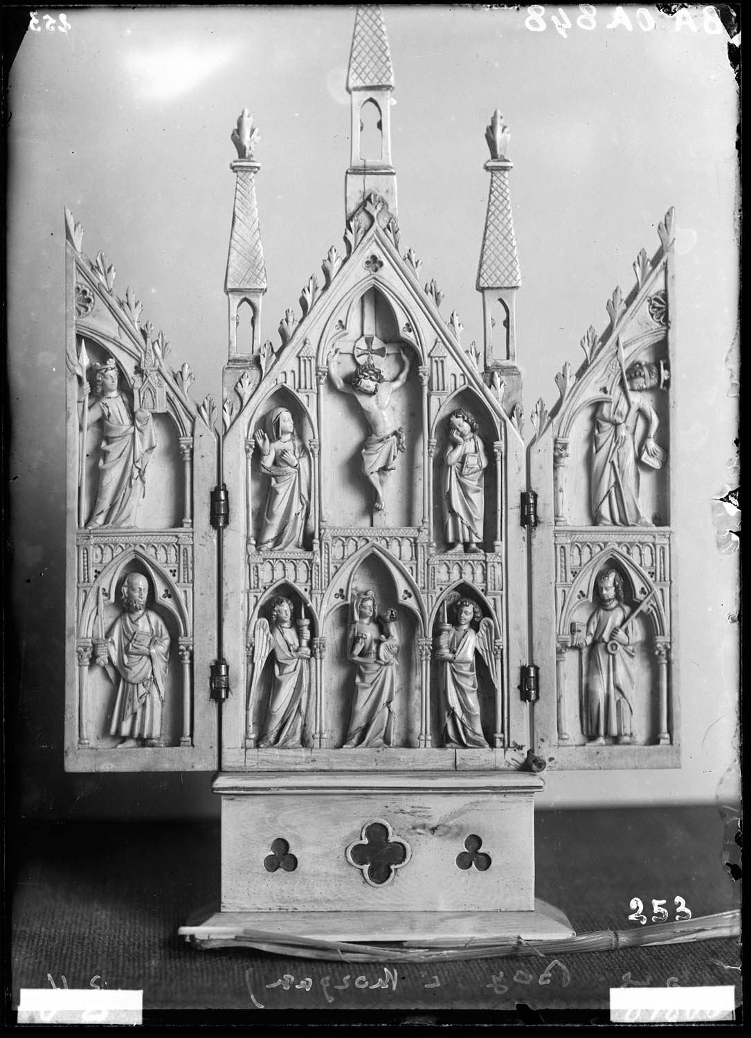 Triptyque, Christ en croix et Vierge glorieuse, ivoire