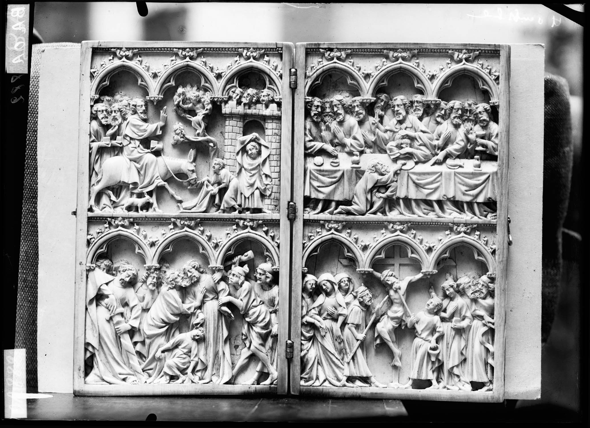 Diptyque, scènes de la Passion, ivoire