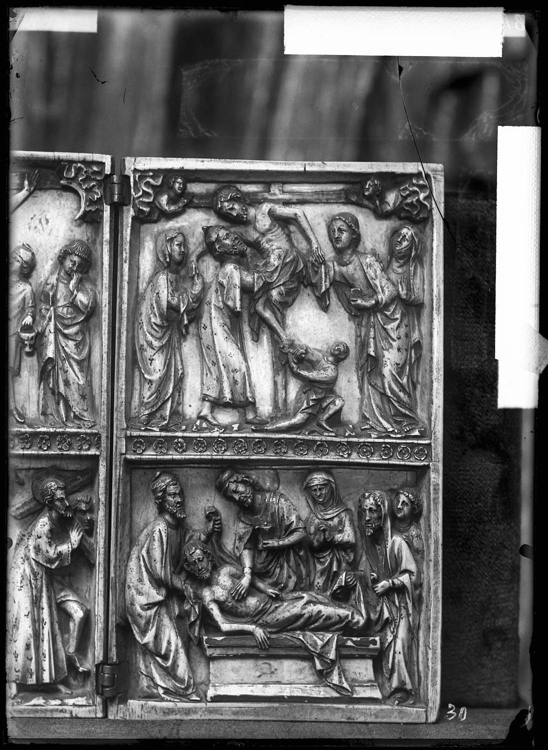 Diptyque, scènes de la Passion, ensemble, ivoire