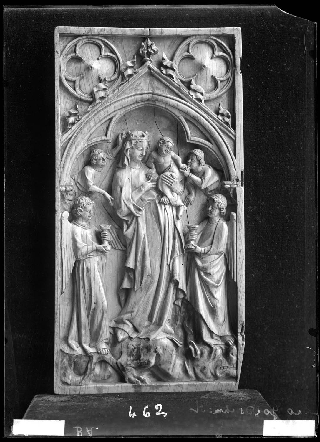 Plaquette, Vierge glorieuse, ivoire