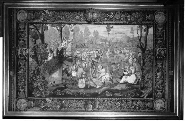 Tapisserie des Gobelins, tenture dite des mois Lucas, pièce n°5 : mai, le tir à l'arc - © Ministère de la Culture (France), Médiathèque du patrimoine et de la photographie, diffusion RMN-GP