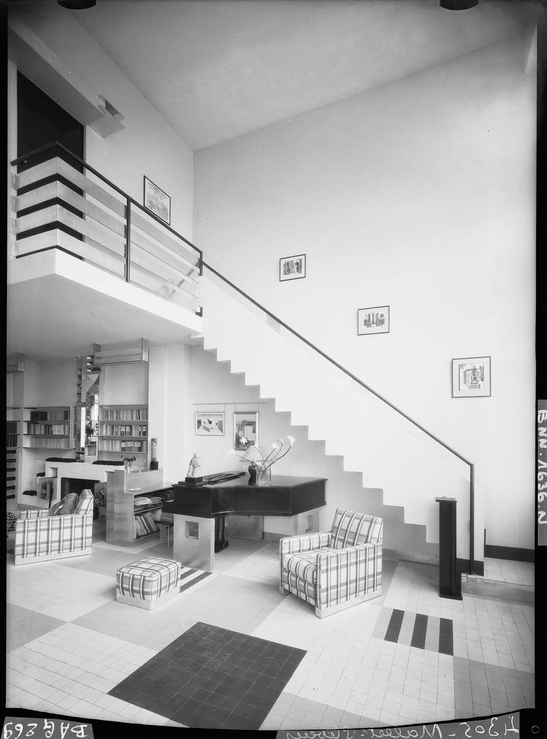 Studio : escalier de la mezzanine