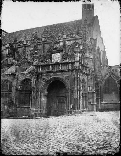 Porche d'entrée et façade nord de l'église