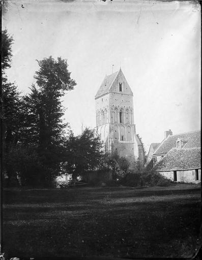 Vue du clocher de l'église de Noron-L'Abbaye