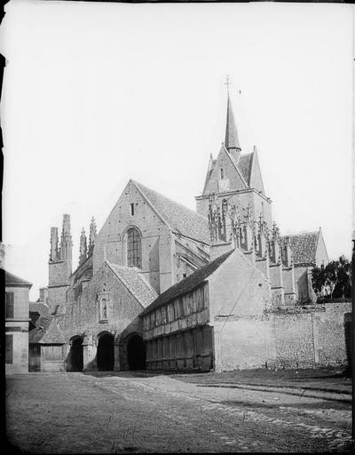 Façade et côté sud de Notre-Dame de Guibray