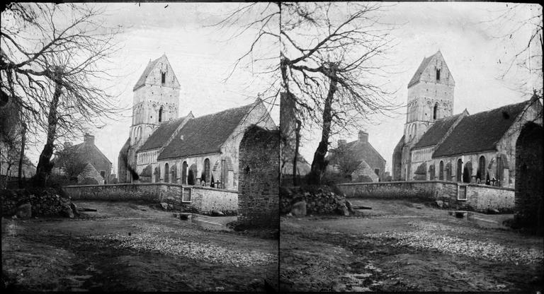 Vue générale de l'église en hiver