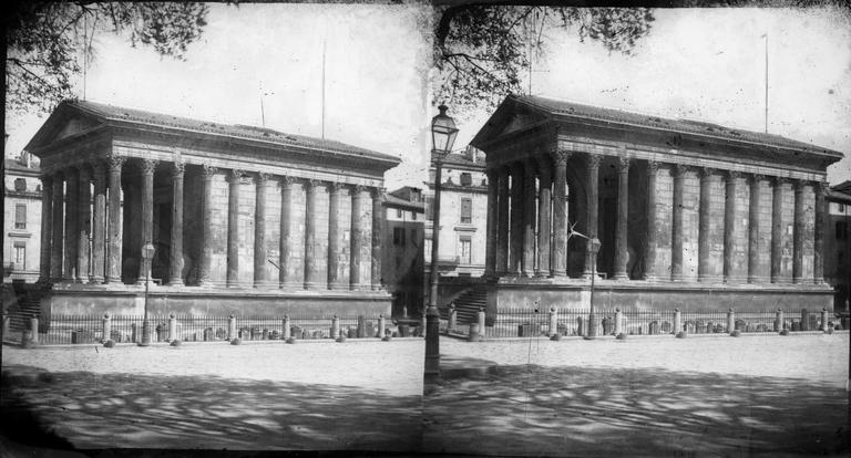 Vue extérieure générale de la Maison Carrée