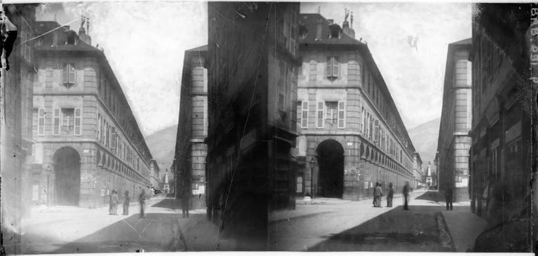 Perspective de la rue de Boigne et la fontaine des éléphants