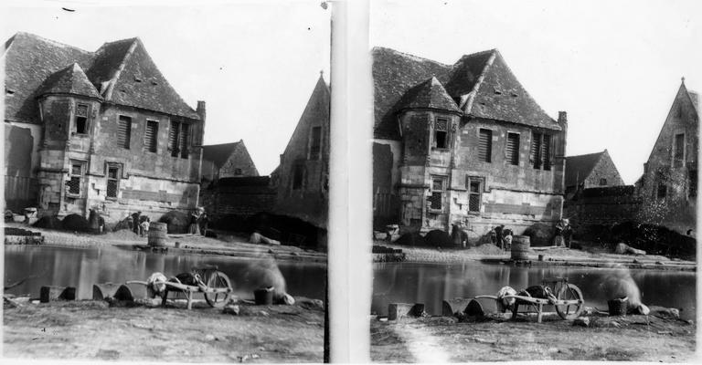 Une lavandière au Manoir dit Cour d'Elu