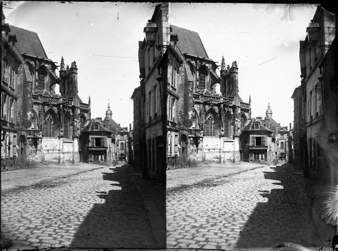 L'abside de l'église et l'Hôtel-Dieu