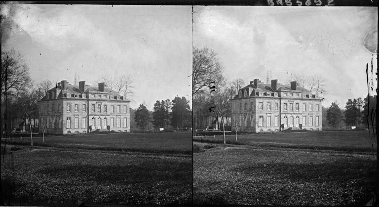 Vue de la façade arrière du château