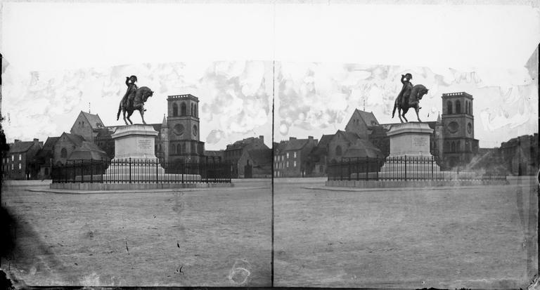 Statue équestre de Napoléon et la basilique Sainte-Trinité