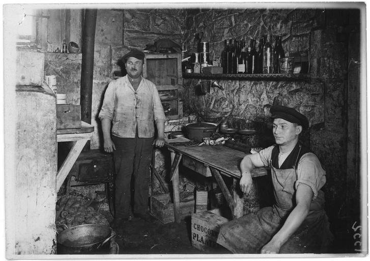 Dépôt d'internés civils allemands : cantine allemande