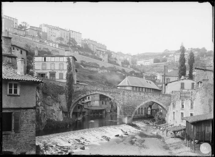 Vue d'ensemble depuis la rivière