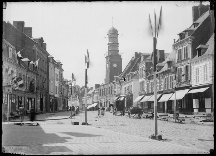 Vue du beffroi depuis la place