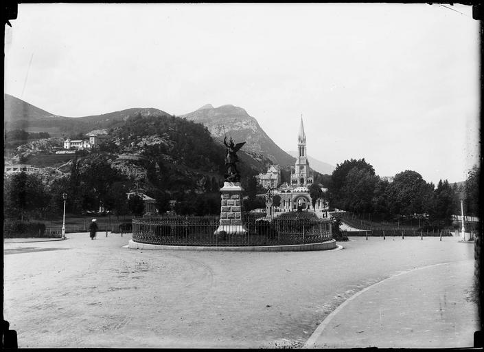 Basilique vue du jardin