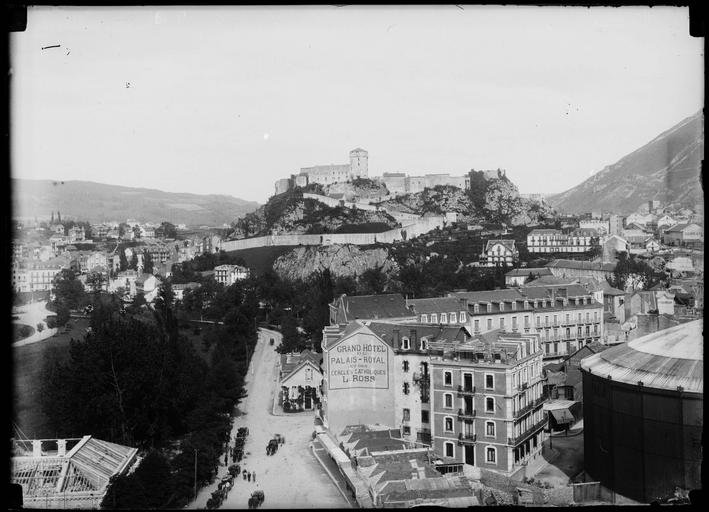 Vue générale prise du calvaire