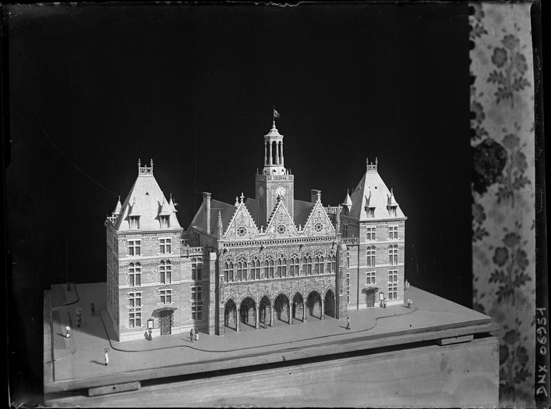 Maquette : façade principale, beffroi modifié