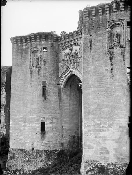 Tours d'entrée : vue rapprochée