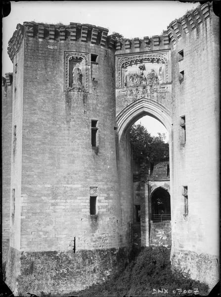 Tours d'entrée : vue rapprochée