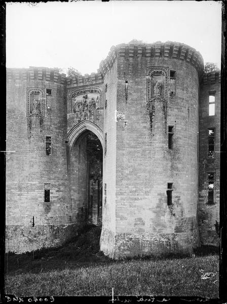 Tours d'entrée : vue rapprochée