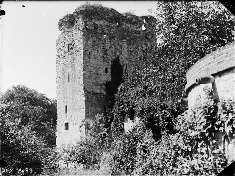 Tour en ruines