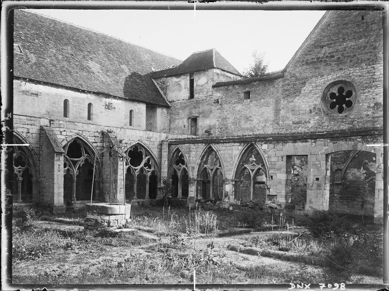 Cloître : angle sud-est