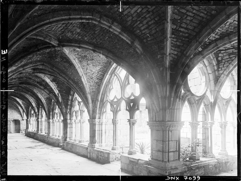 Galeries du cloître : angle nord-est