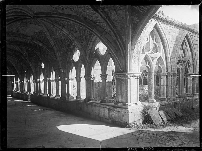 Galeries du cloître : angle sud-ouest