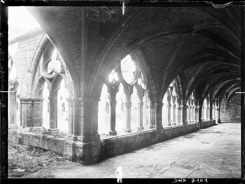 Galeries du cloître : angle sud-est