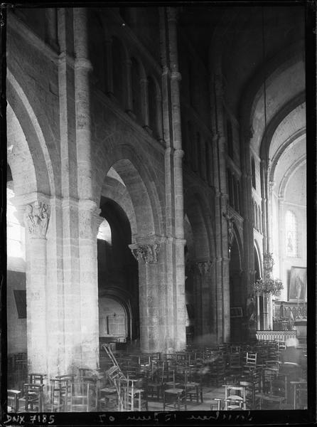 Nef : piles et triforium