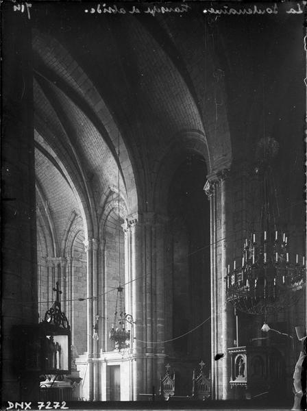 Intérieur : partie du choeur et du transept