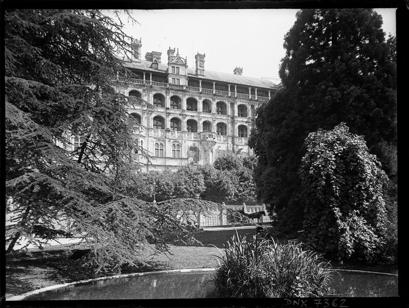 Aile François Ier : façade extérieure, partie centrale vue du jardin public