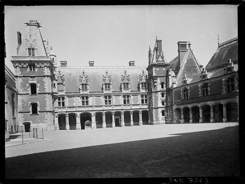 Aile Louis XII : façade sur cour