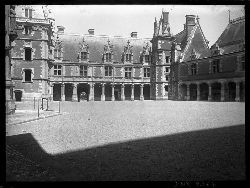 Aile Louis XII : façade sur cour