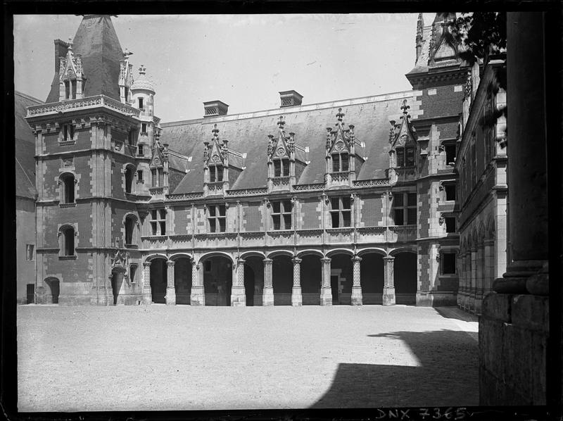 Aile Louis XII : façade sur cour, vue rapprochée